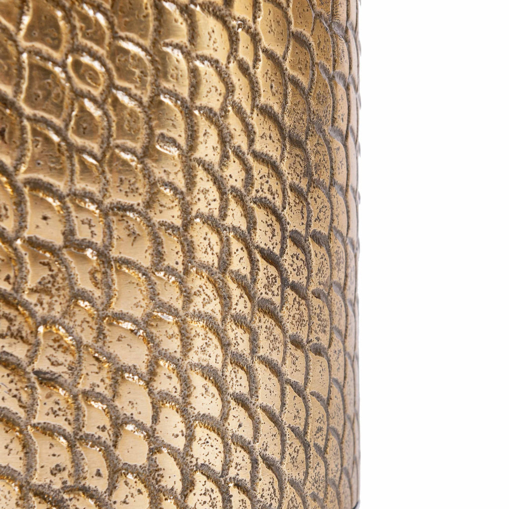 Bougeoir en métal doré relief écailles forme cylindrique texturé