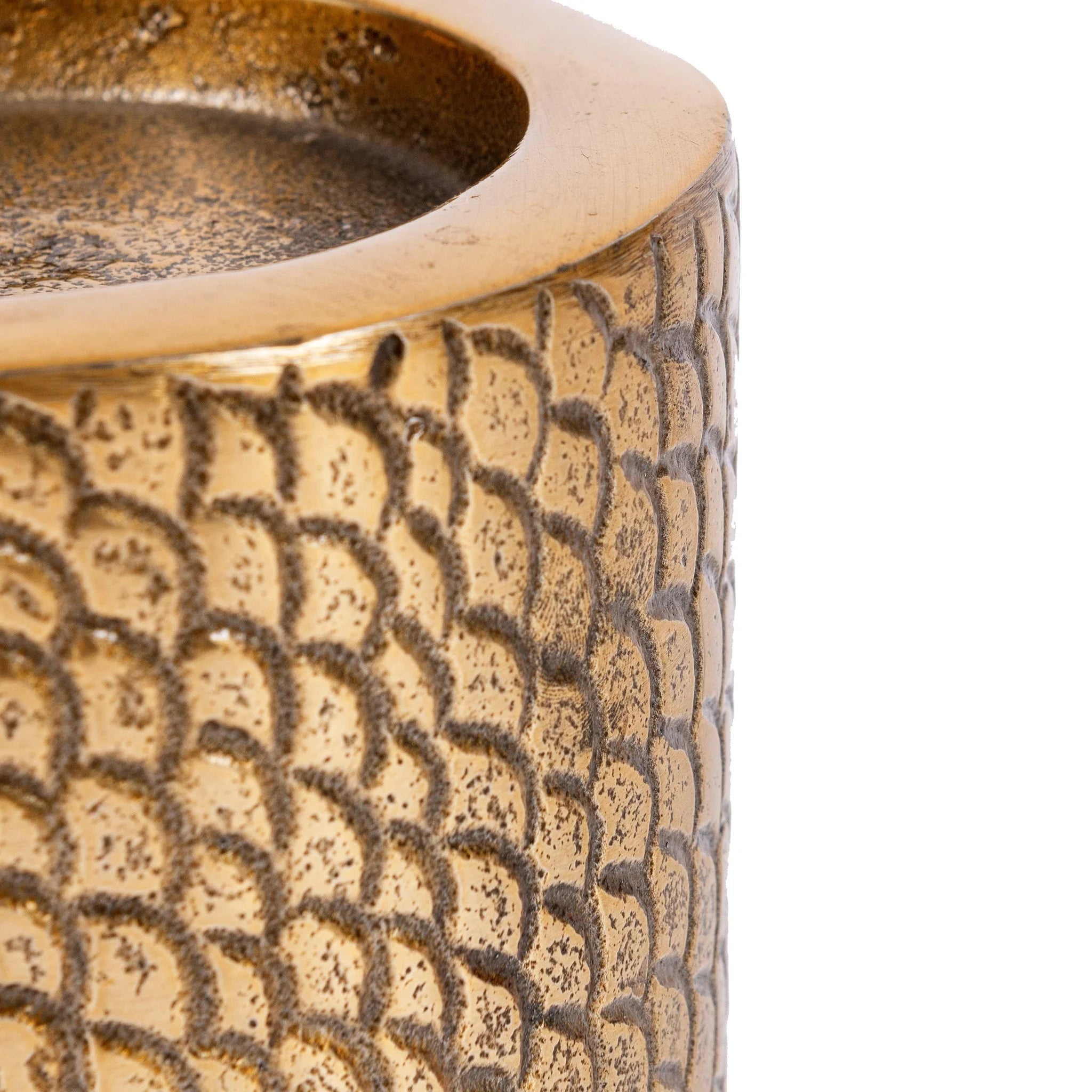 Bougeoir cylindrique en métal doré relief écailles texturé