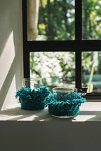 Bougeoir en verre et coton tricoté aqua 8 cm