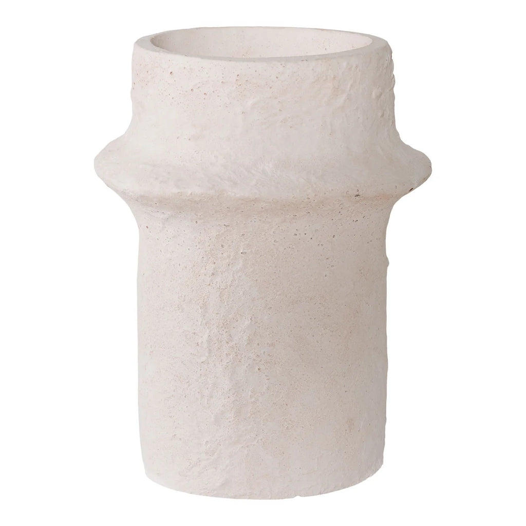Vase en céramique blanche texturée à bord évasé et rainures verticales subtiles
