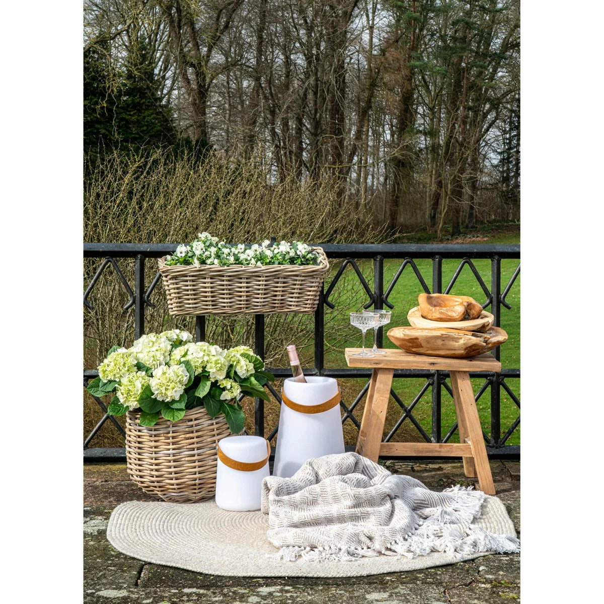 Glacière à vin en céramique blanche avec sangle en cuir beige