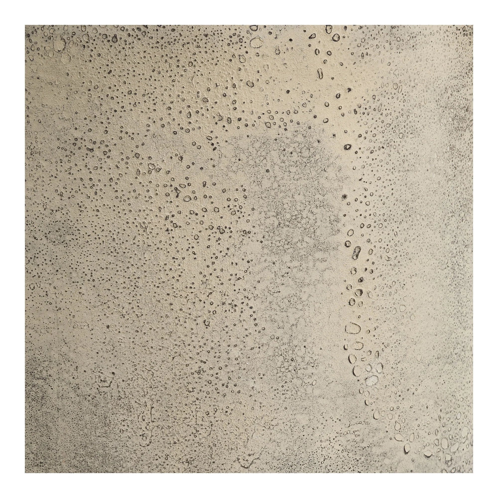 Surface beige texturée effet béton avec gouttelettes deau, cache-pots métal lot de 2