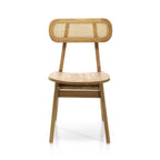Chaise en bois clair avec dossier et siège en rotin ajouré minimaliste