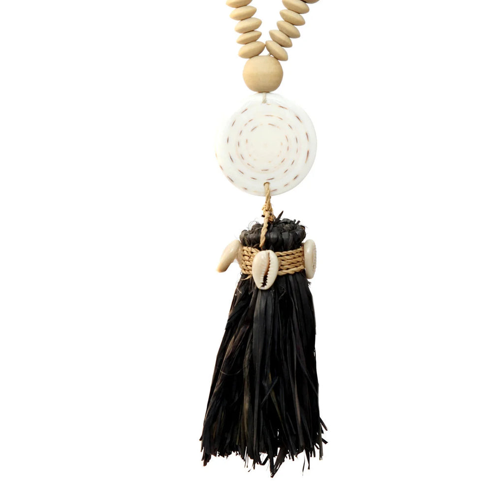 Collier noir en bois avec pendentif céramique blanc et perles