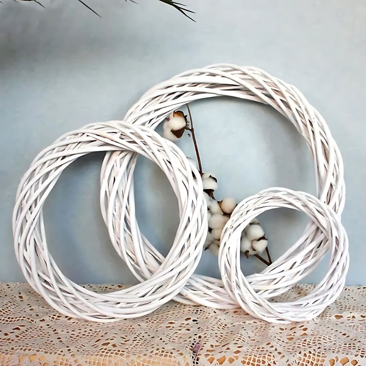 Couronne Murale en Rotin Blanc en situation