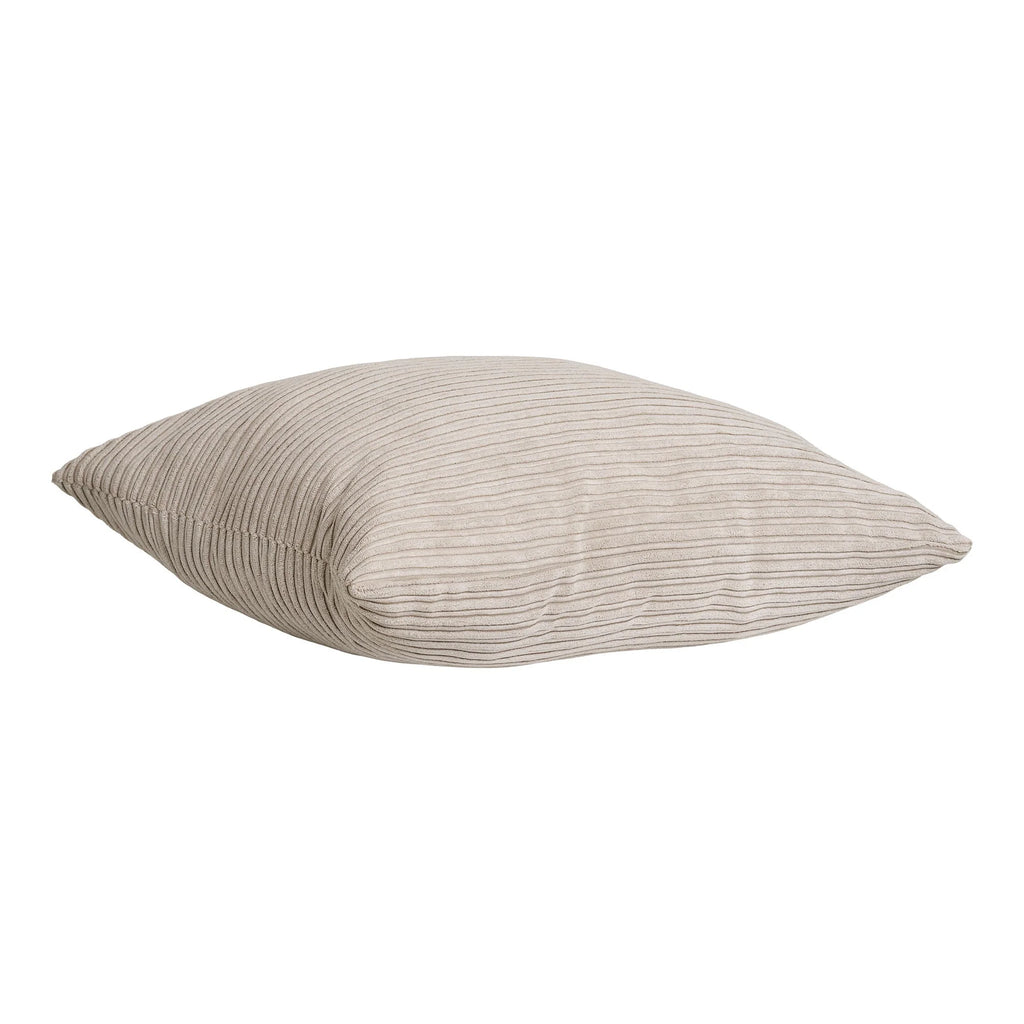 Coussin décoratif carré en velours côtelé beige sable à fines côtes verticales