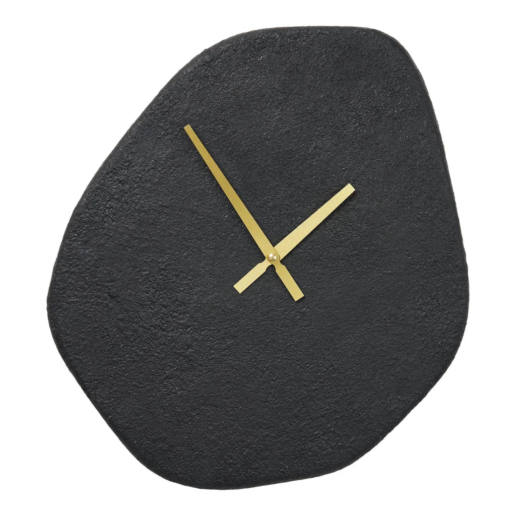 Horloge murale noire en ciment forme galet, aiguilles dorées, 38x45 cm
