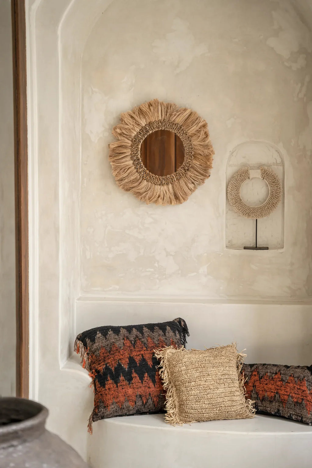Coussin carré boho en raphia naturel 40x40 cm pour décoration intérieure élégante