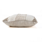 Housse de coussin rectangulaire en lin gris clair et crochet beige texturé