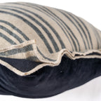 Housse de coussin rayée en lin beige et noir avec volants plats