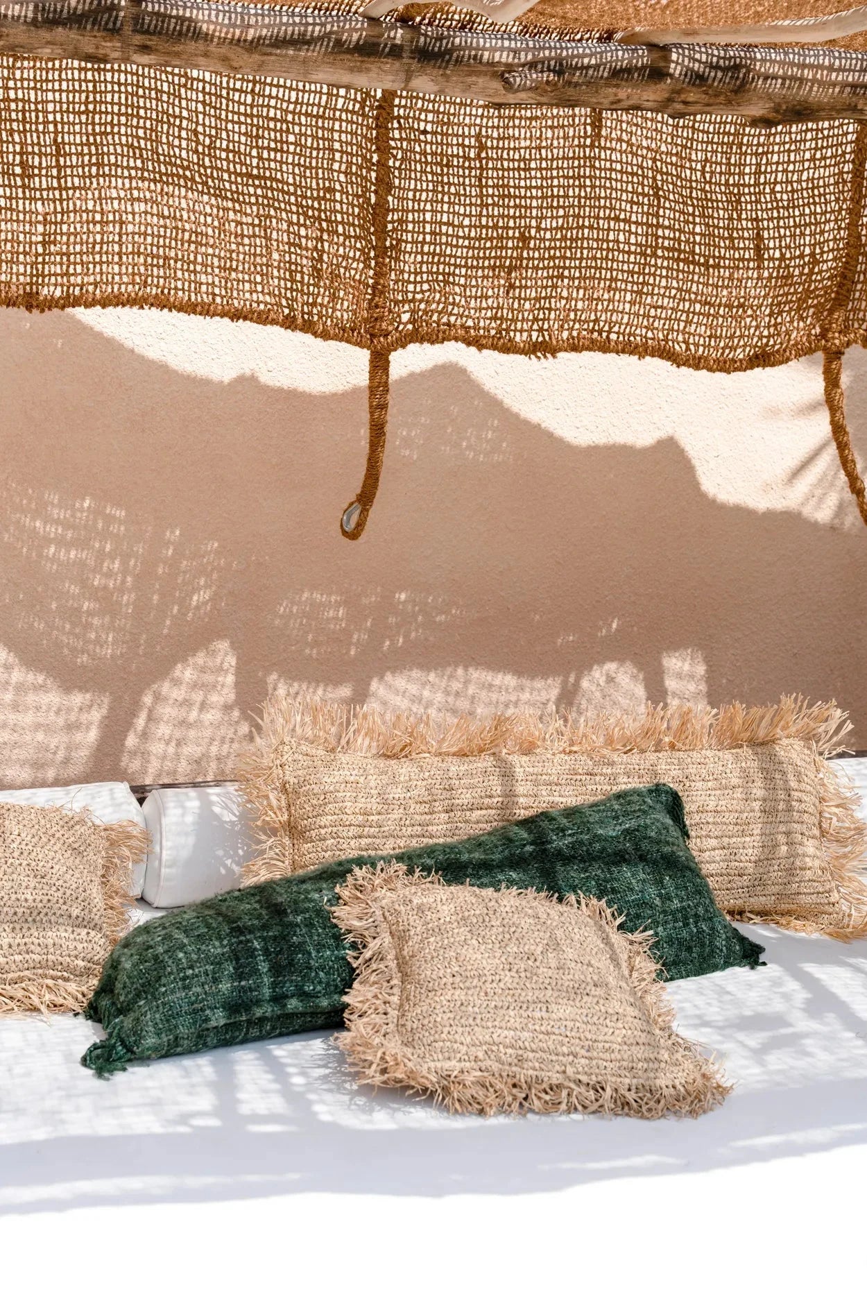 Assortiment de coussins en jute et velours vert forêt avec franges, 35x100 cm