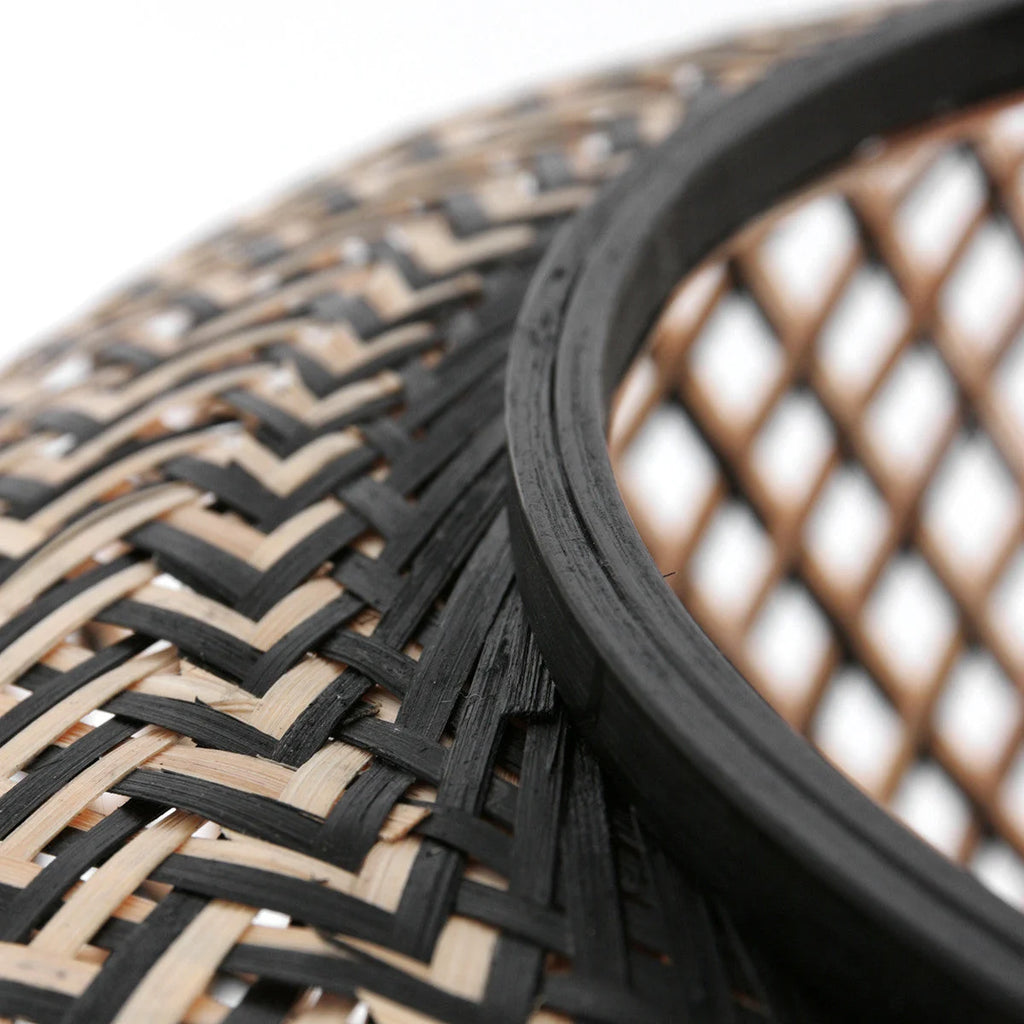 Panier en osier noir et naturel avec rebord arrondi pour Lampadaire arc métal