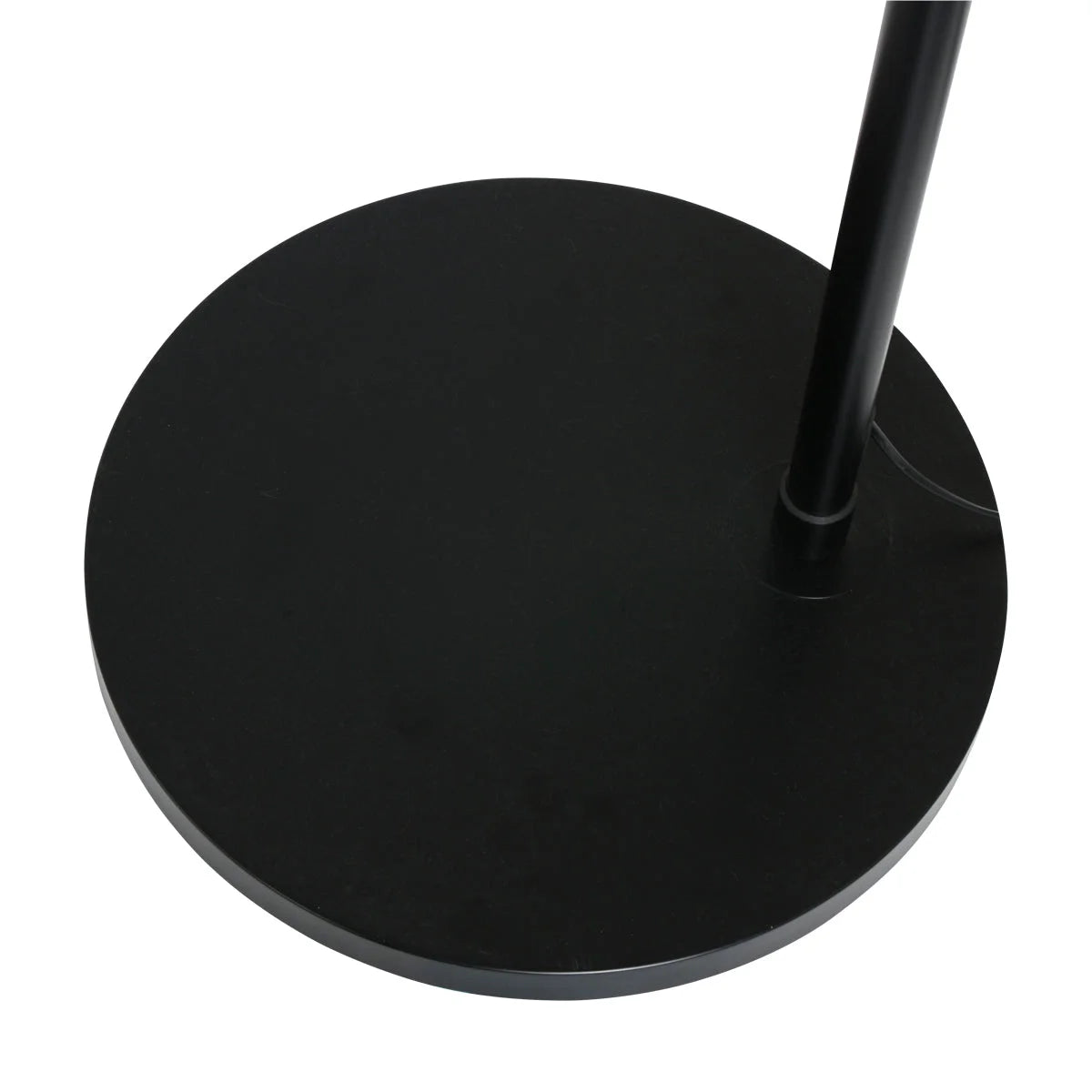 Base circulaire noire mate d’un lampadaire arc en métal H180 cm