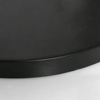 Plateau rond noir pour service ou décoration sur Lampadaire arqué en métal noir