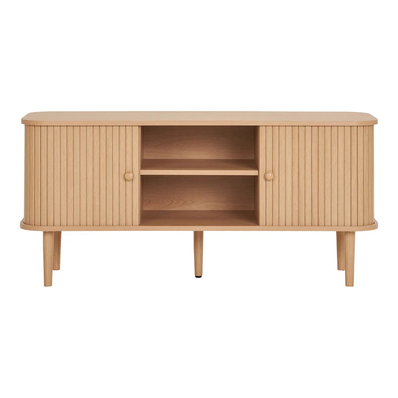 Meuble TV bois clair à rainures verticales et pieds fins – 113x40 cm