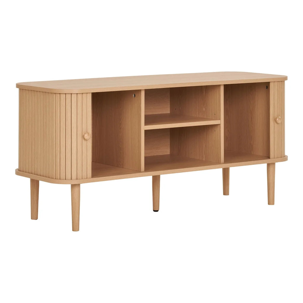 Meuble TV en bois clair de chêne avec côtés rainurés verticaux et pieds effilés, 113x40 cm