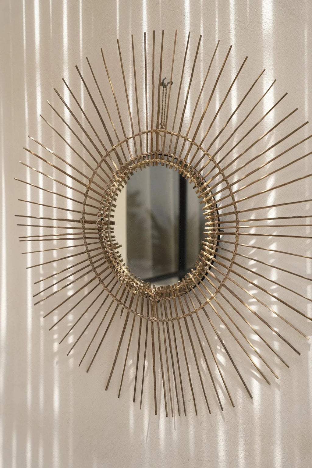 Miroir rond en rotin naturel avec cadre métallisé, style vintage 85 cm