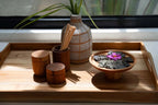 Plateau en bois avec pailles réutilisables en bambou naturel et accessoires de nettoyage