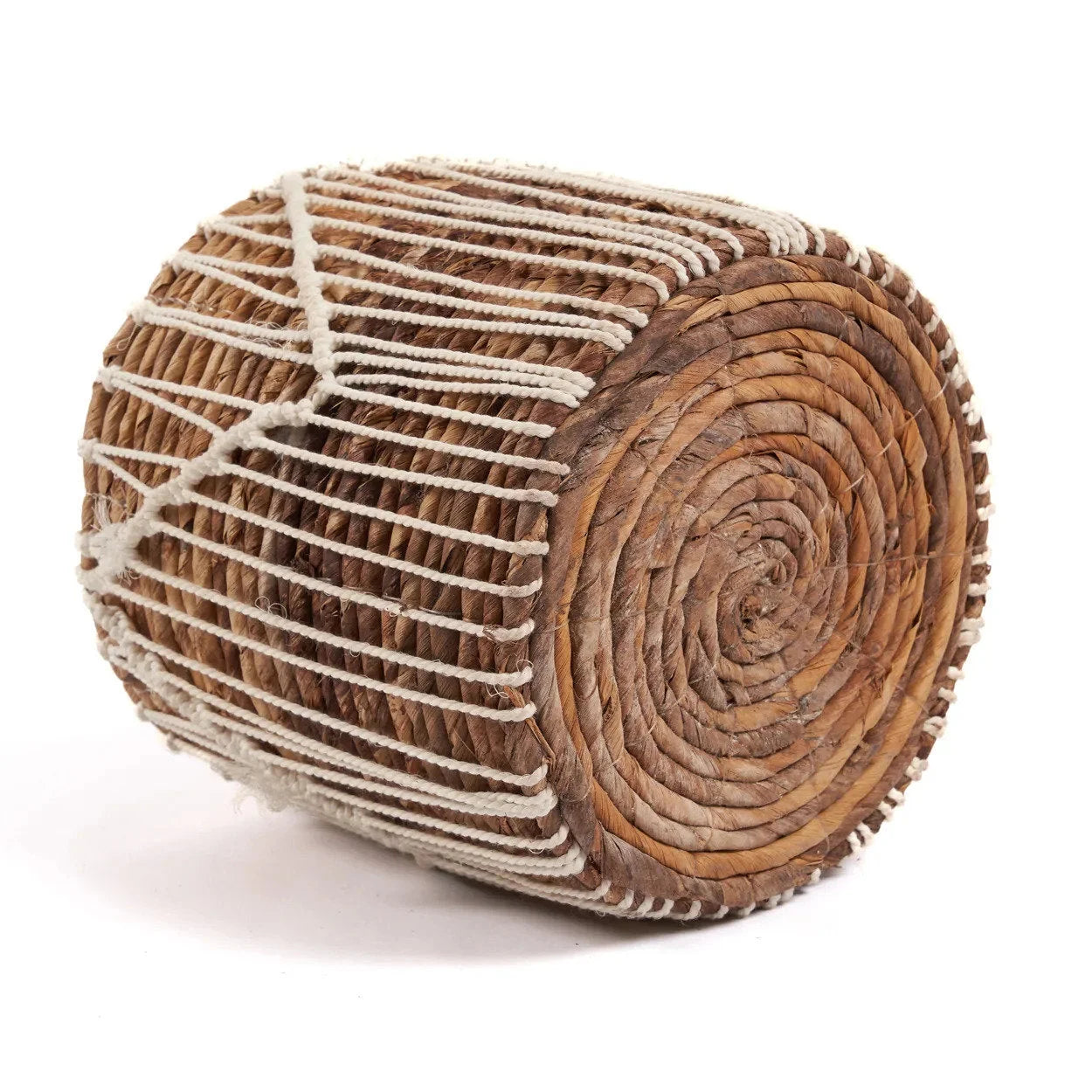 Panier cylindrique en macramé coton blanc et feuilles de bananier motif zigzag