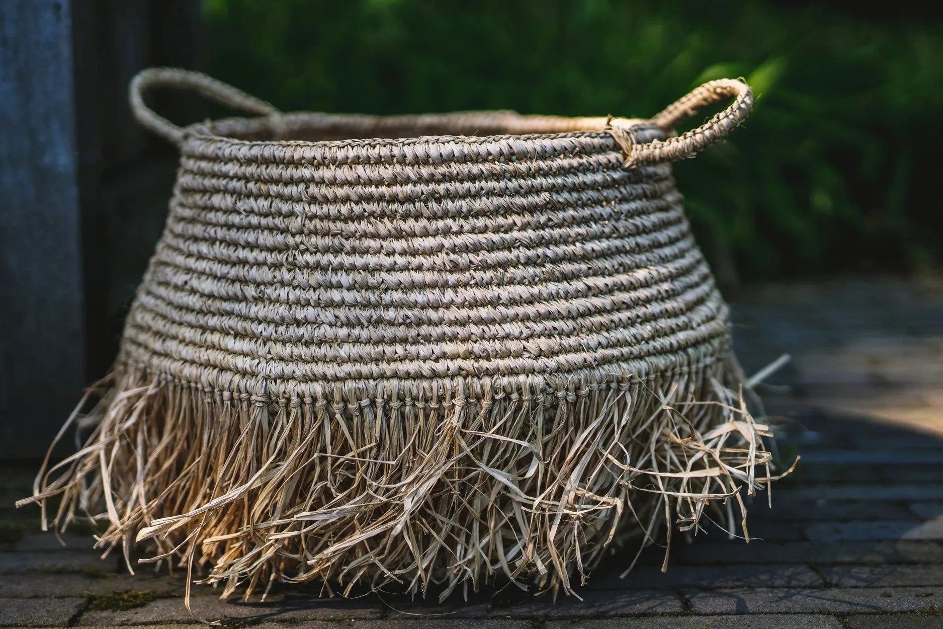 Panier déco en raphia naturel avec franges – 45x30 cm