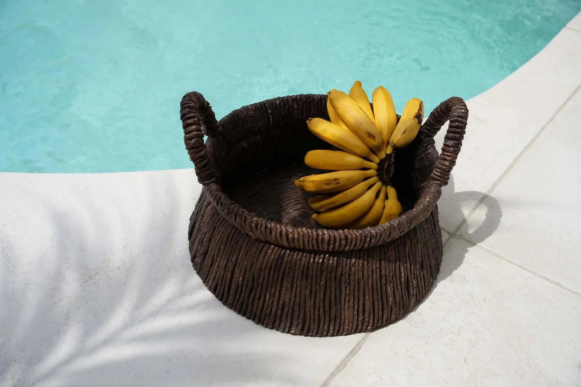 Panier en feuille de bananier tressé 42x26 cm