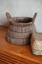 Panier triangulaire en feuilles de bananier tressées motif éléphant marron naturel