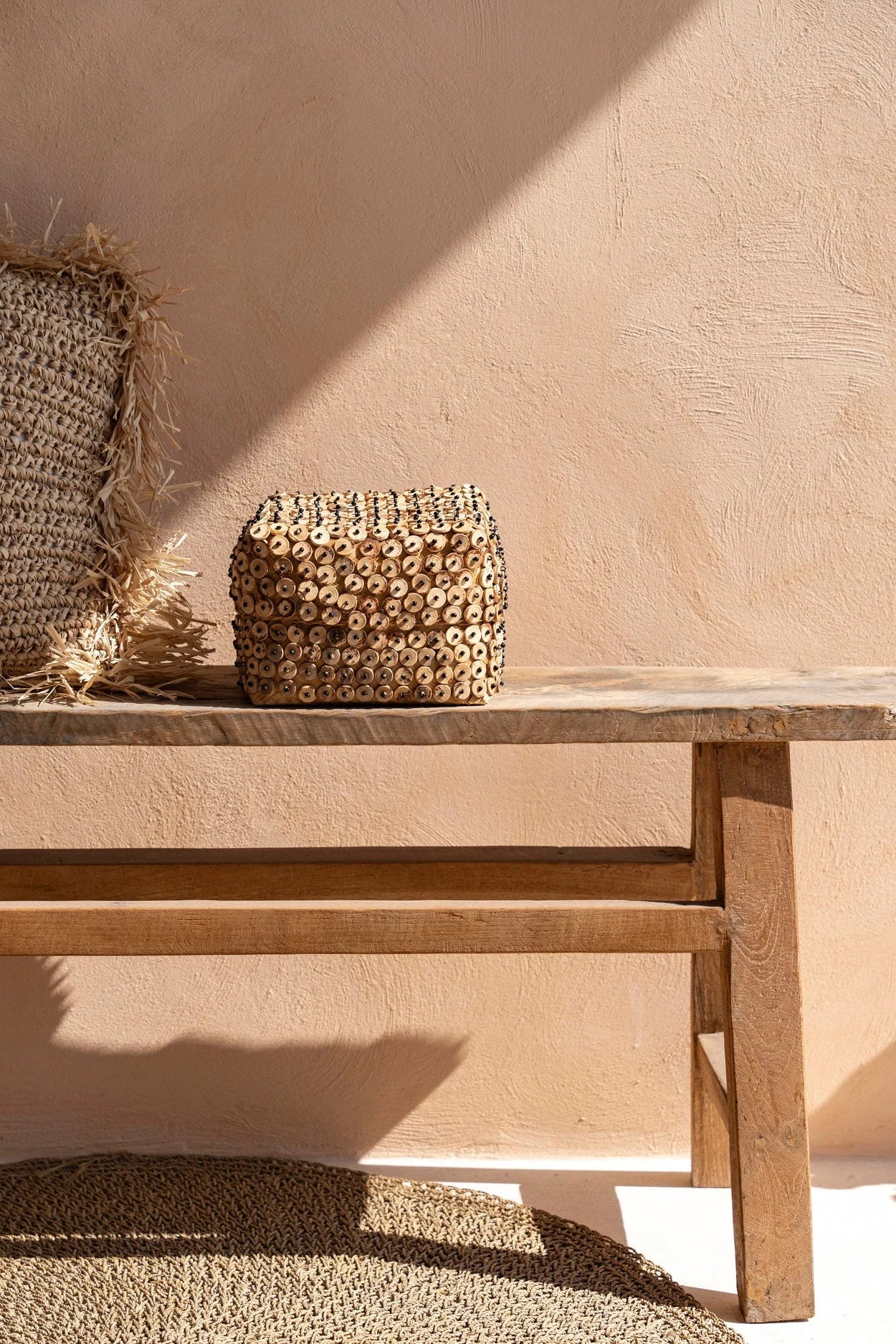 Panier de rangement en fibres tressées et bois