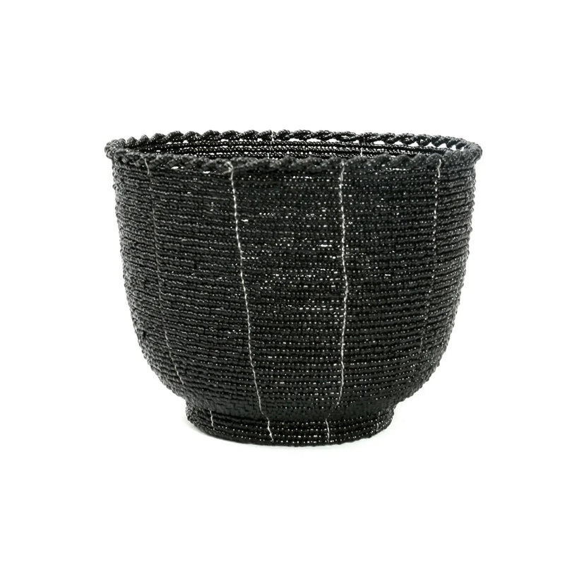 Panier rond en perles tressées noires rayé blanc pour rangement déco