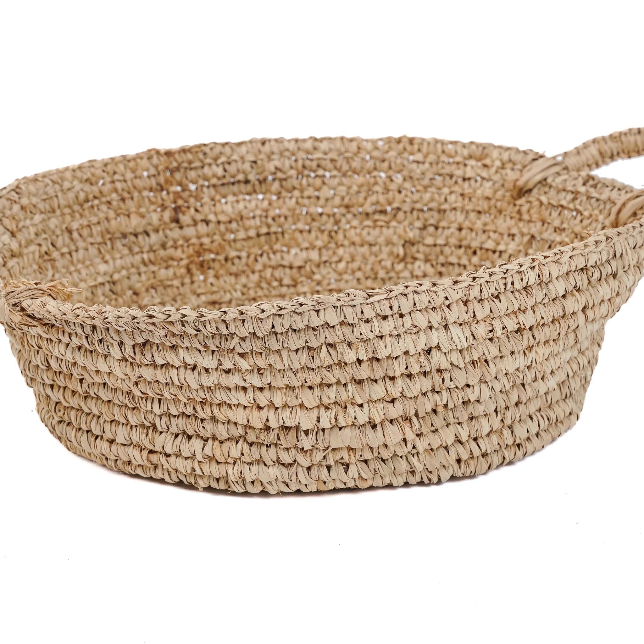 Panier rond en raphia naturel avec poignées intégrées
