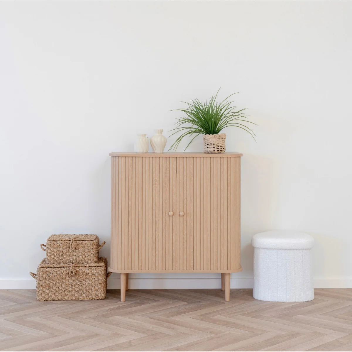 Petit buffet bas en bois naturel strié, 2 portes coulissantes, 80x40 cm