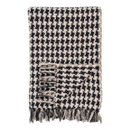 Couverture tissée pied-de-poule noir et blanc à franges