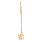 Pompon mural en coquillages naturels rose et corde végétale beige à glands