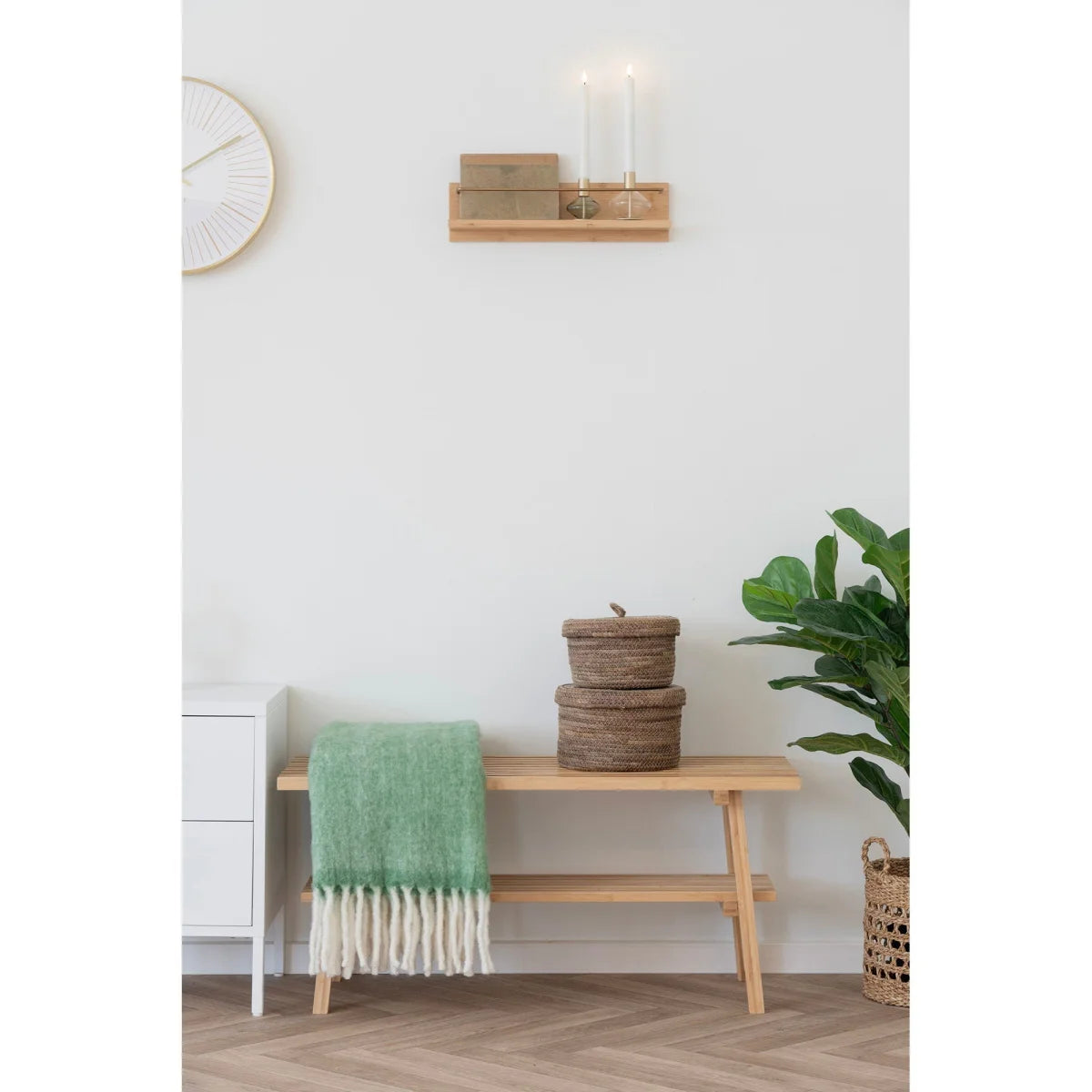 Panier en osier tressé empilé, finition texturée naturelle et charme rustique