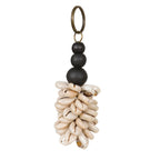 Porte-clés décoratif en coquillage beige, perles bois noir et anneau laiton
