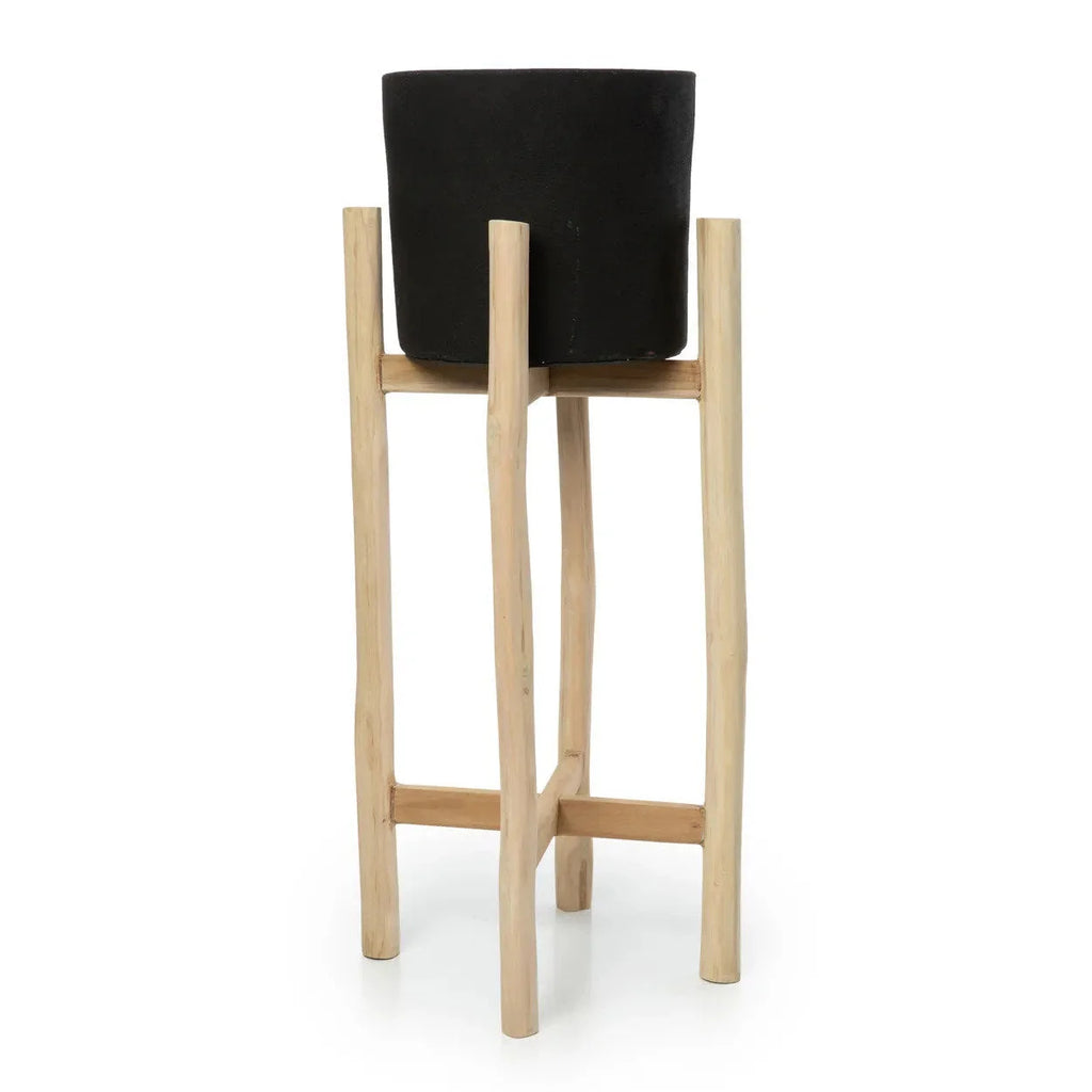 Vase noir en terre cuite dans support en bois naturel, hauteur 68 cm