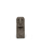 Sculpture décorative en pierre grise visage humain stylisé rectangulaire