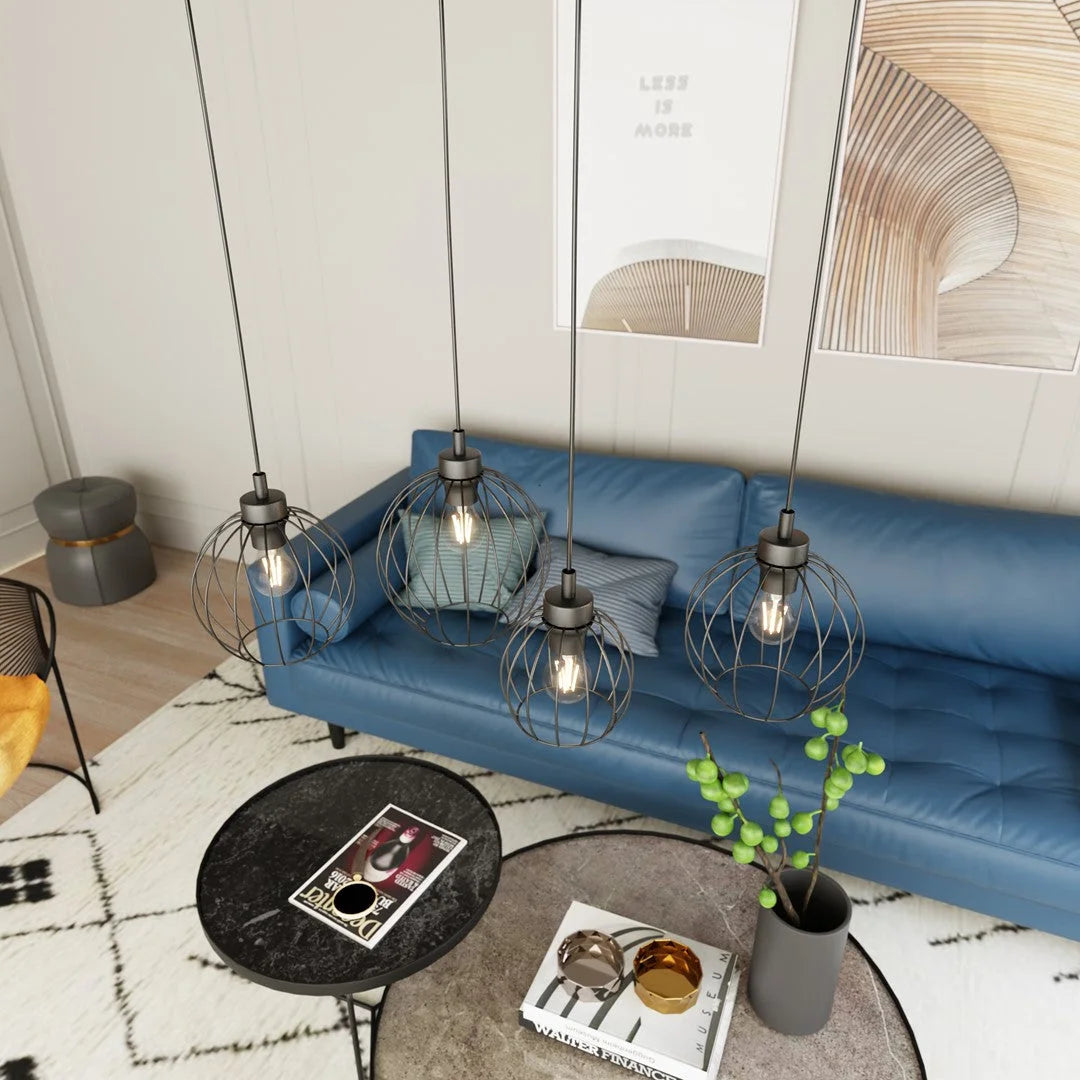 Lampes suspendues industrielles noires en métal filaire 4 lumières au-dessus canapé bleu