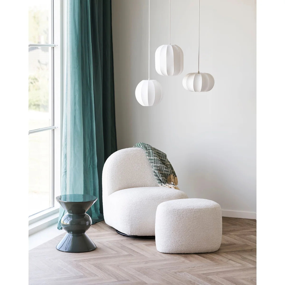 Fauteuil crème moelleux avec repose-pied assorti
