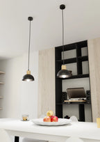 Suspension noire dôme métal et bois clair Ø18 cm pour cuisine ou salon
