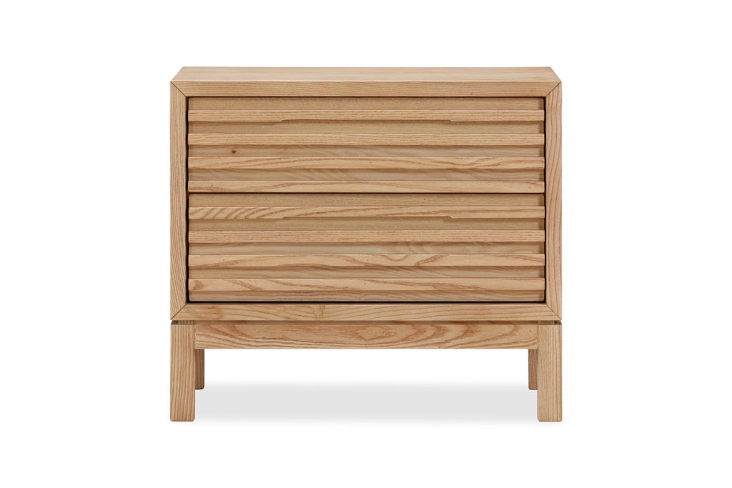 Table de chevet en frêne clair à tiroirs lattés horizontaux, 61x41 cm
