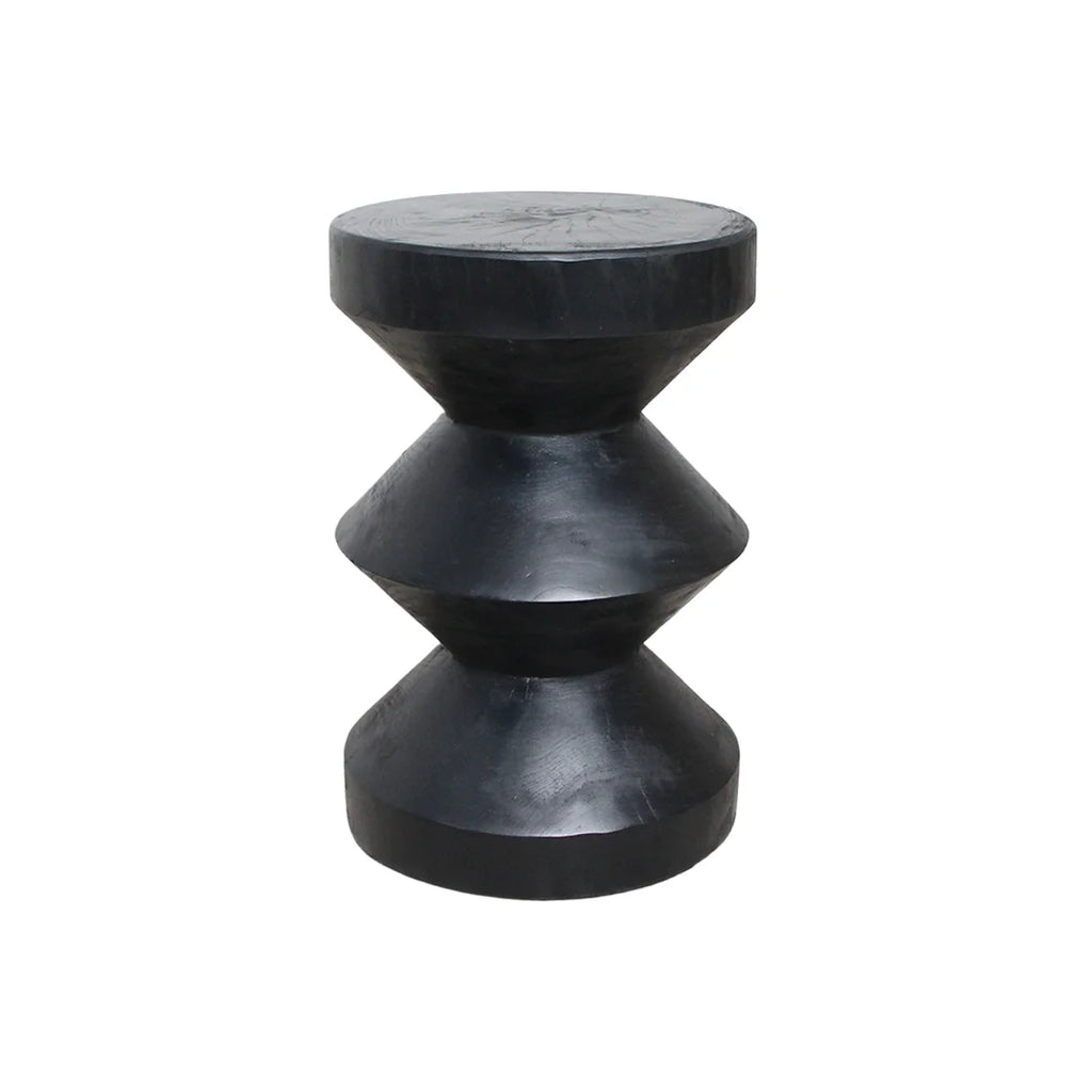Tabouret en teck noir sculpté forme sablier, H45 cm