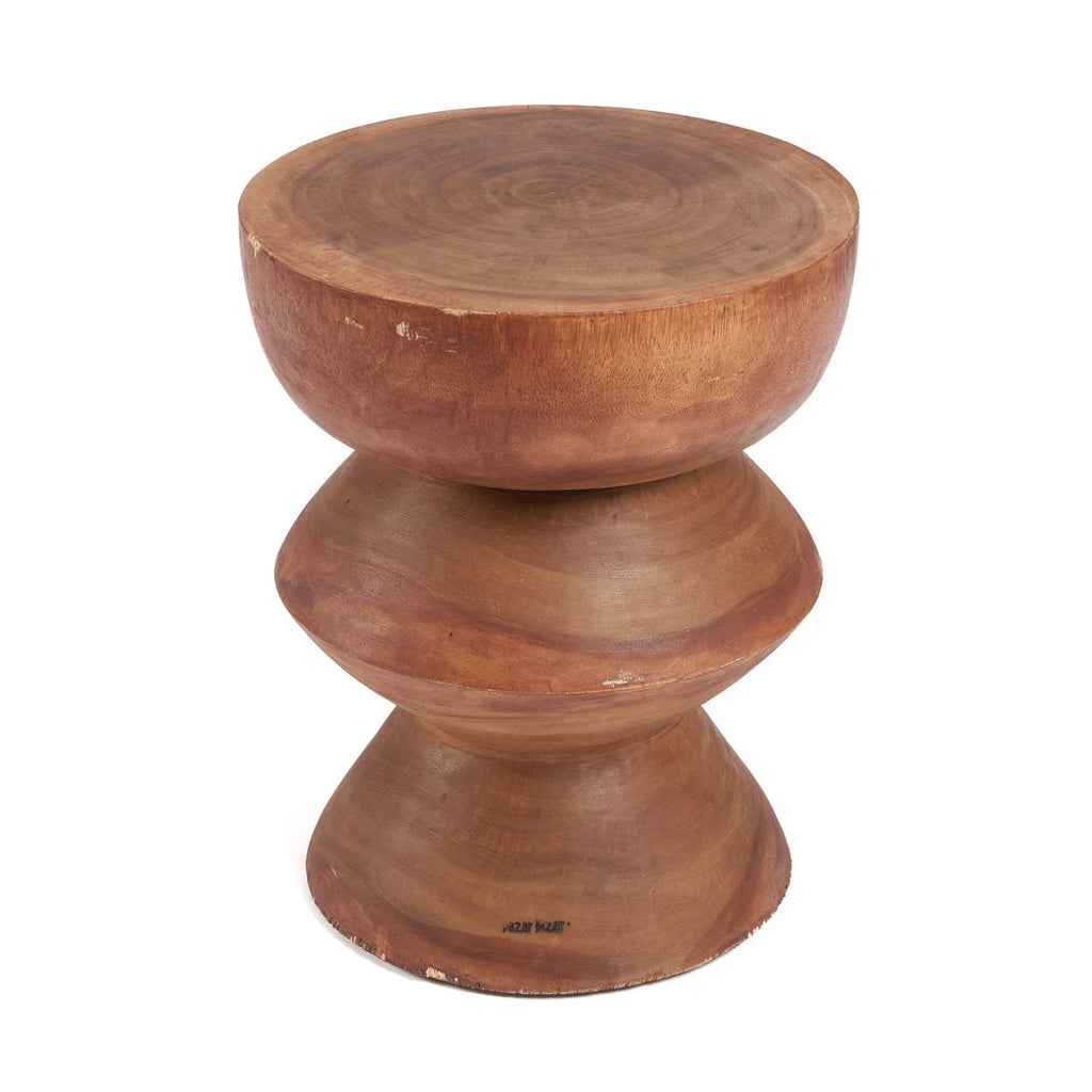 Tabouret sculptural en bois de suar brun naturel – H50 cm