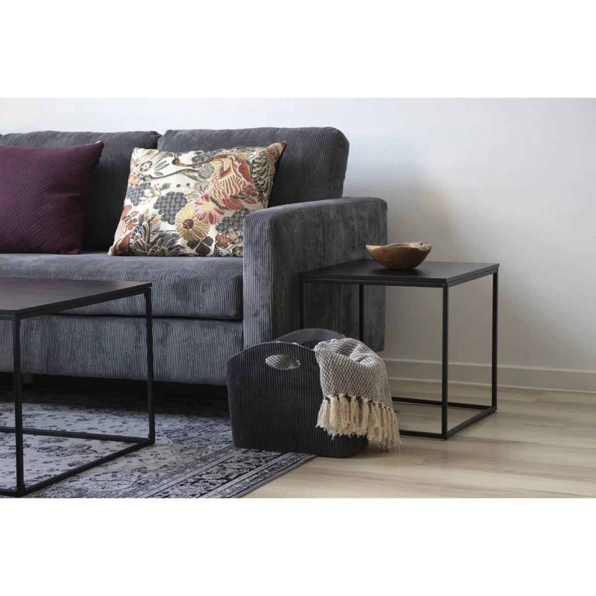 Panier de rangement en velours côtelé noir avec anse tissée et franges crème