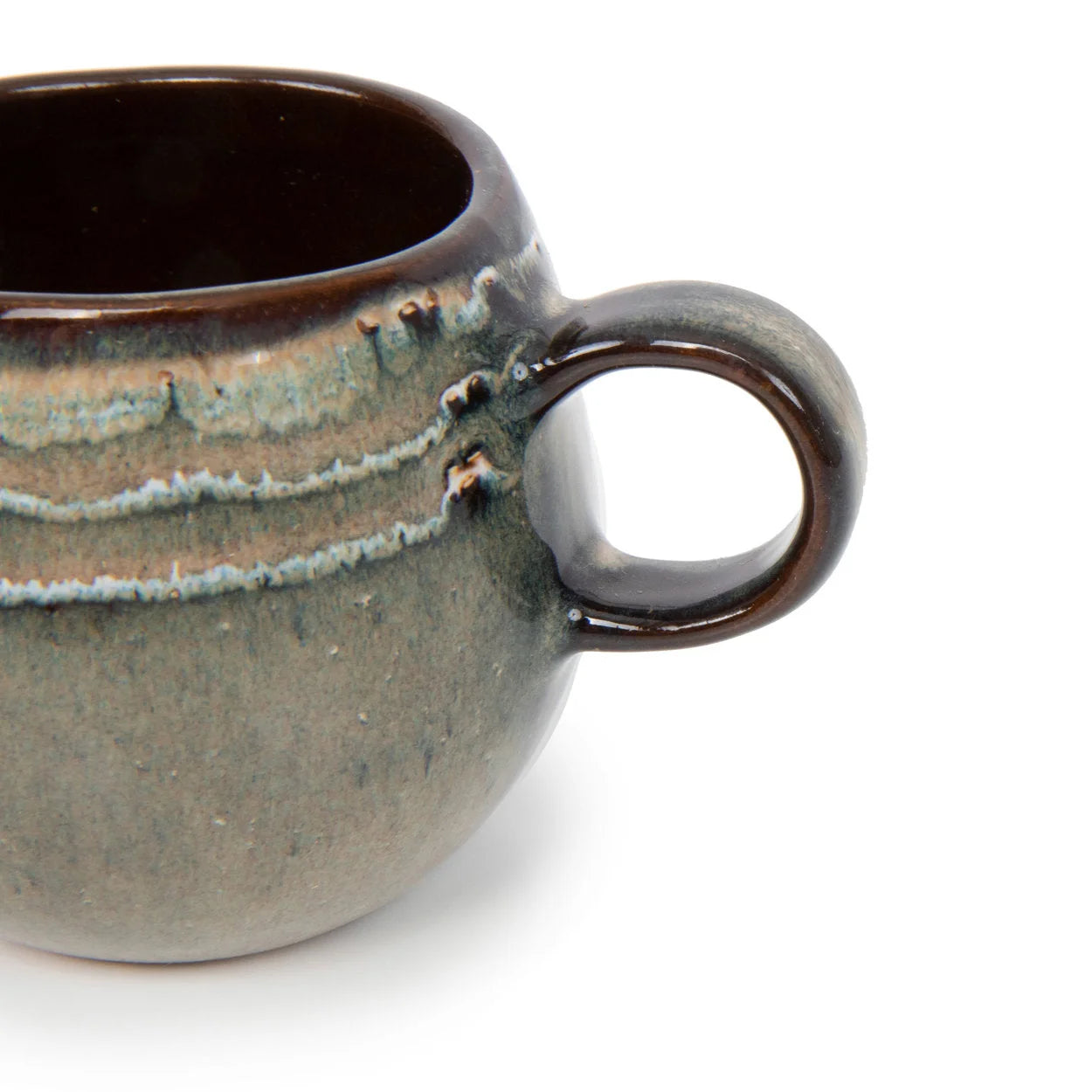 Tasse espresso artisanale en céramique vert sauge et brun du Portugal