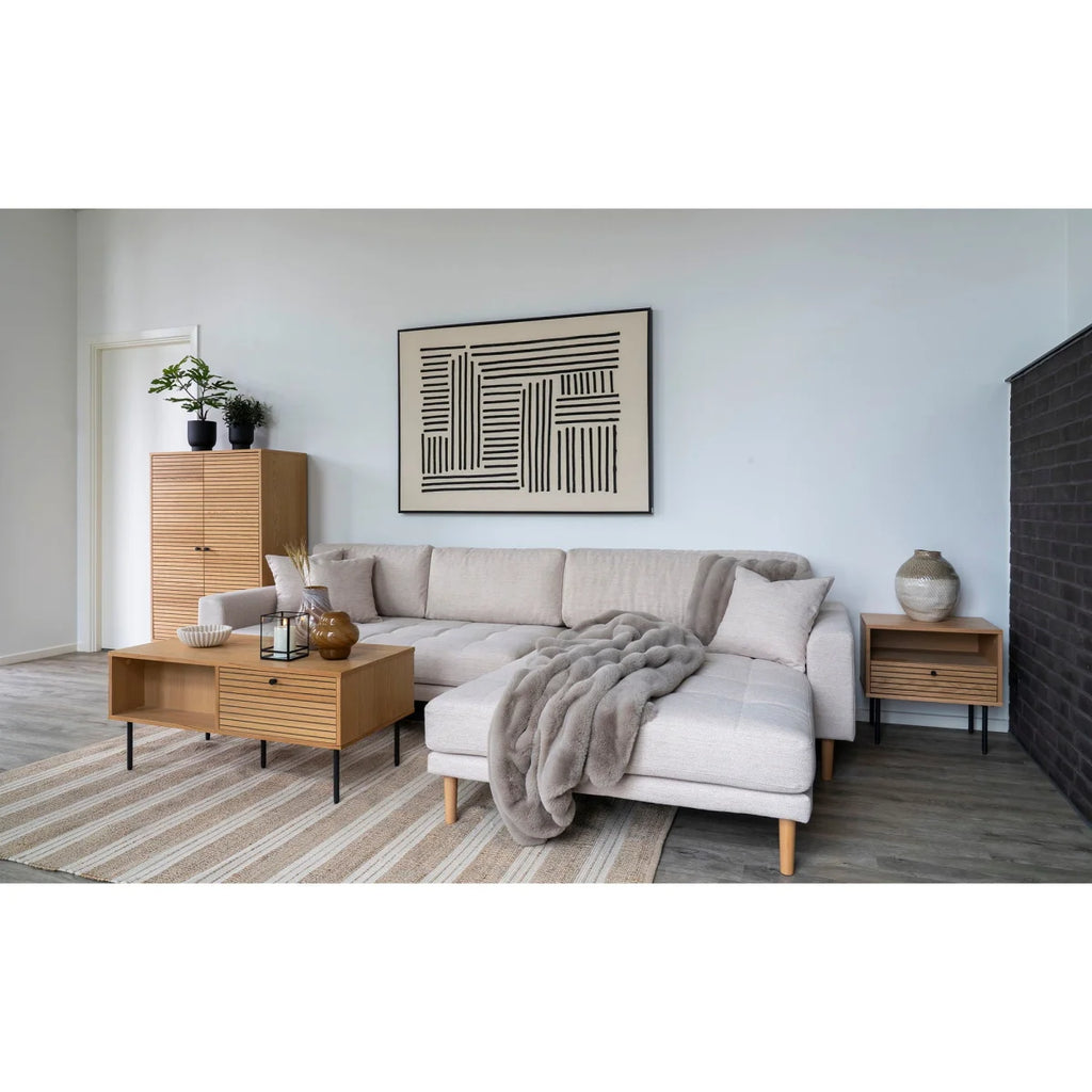 Canapé sectionnel beige texturé moelleux sur pieds bois clair