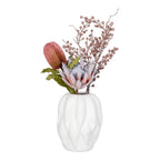 Vase décoratif en céramique blanche mate avec bouquet de fleurs artificielles