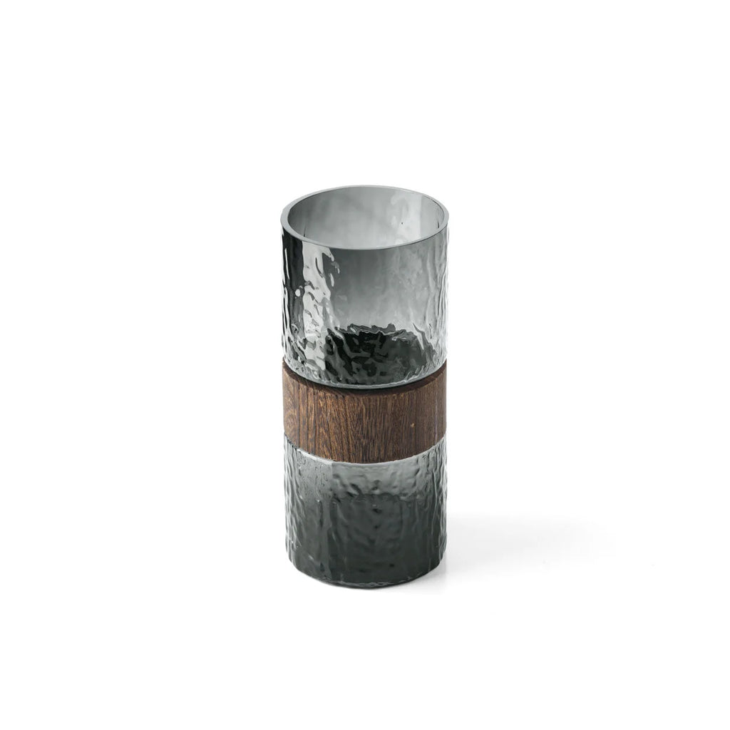Vase cylindrique en verre fumé et bois foncé, H24 cm, fini martelé