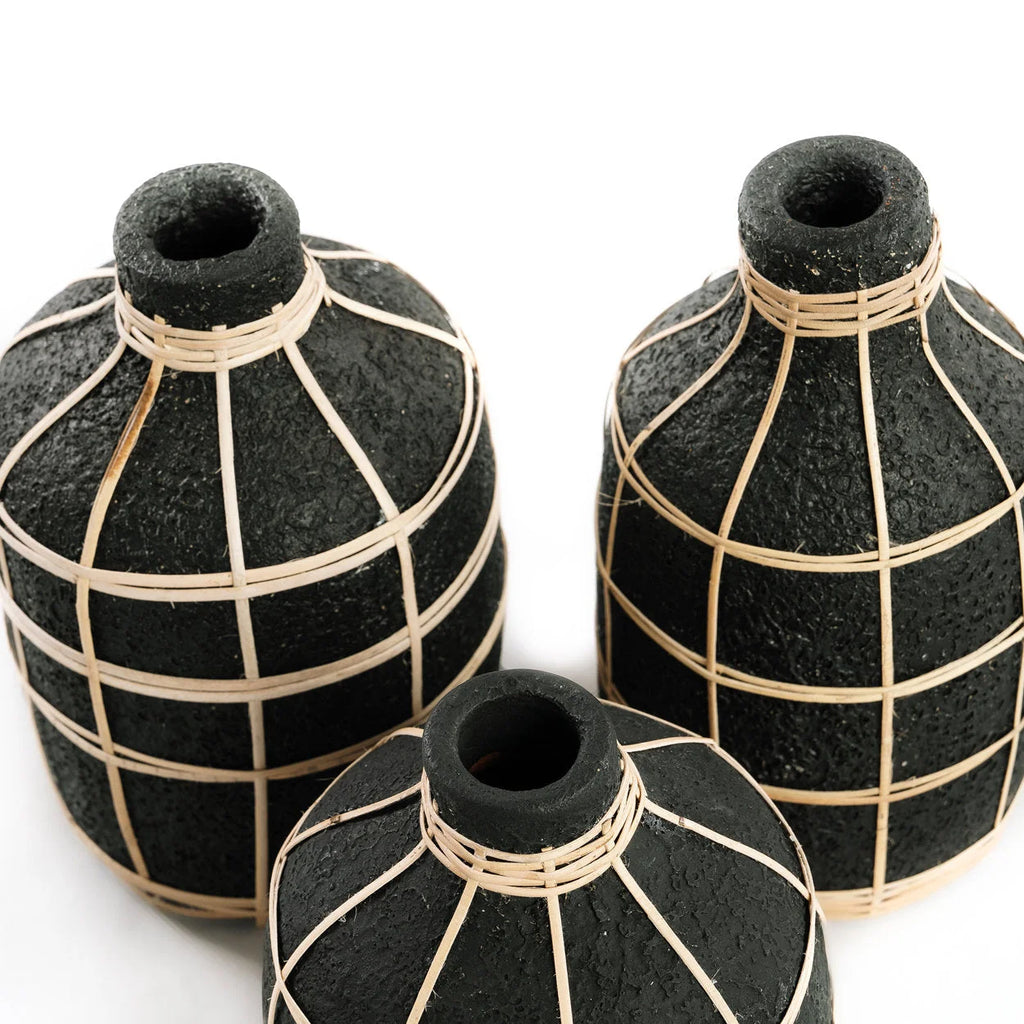 Vase décoratif en terre cuite et rotin noir 24 cm