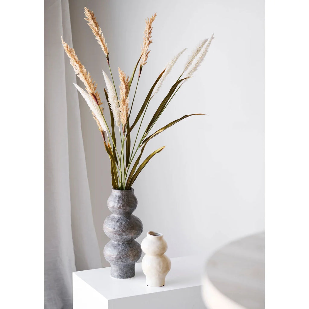 Vase organique en céramique mouchetée brun gris avec pampa séchée